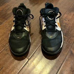 nike basketball shoes